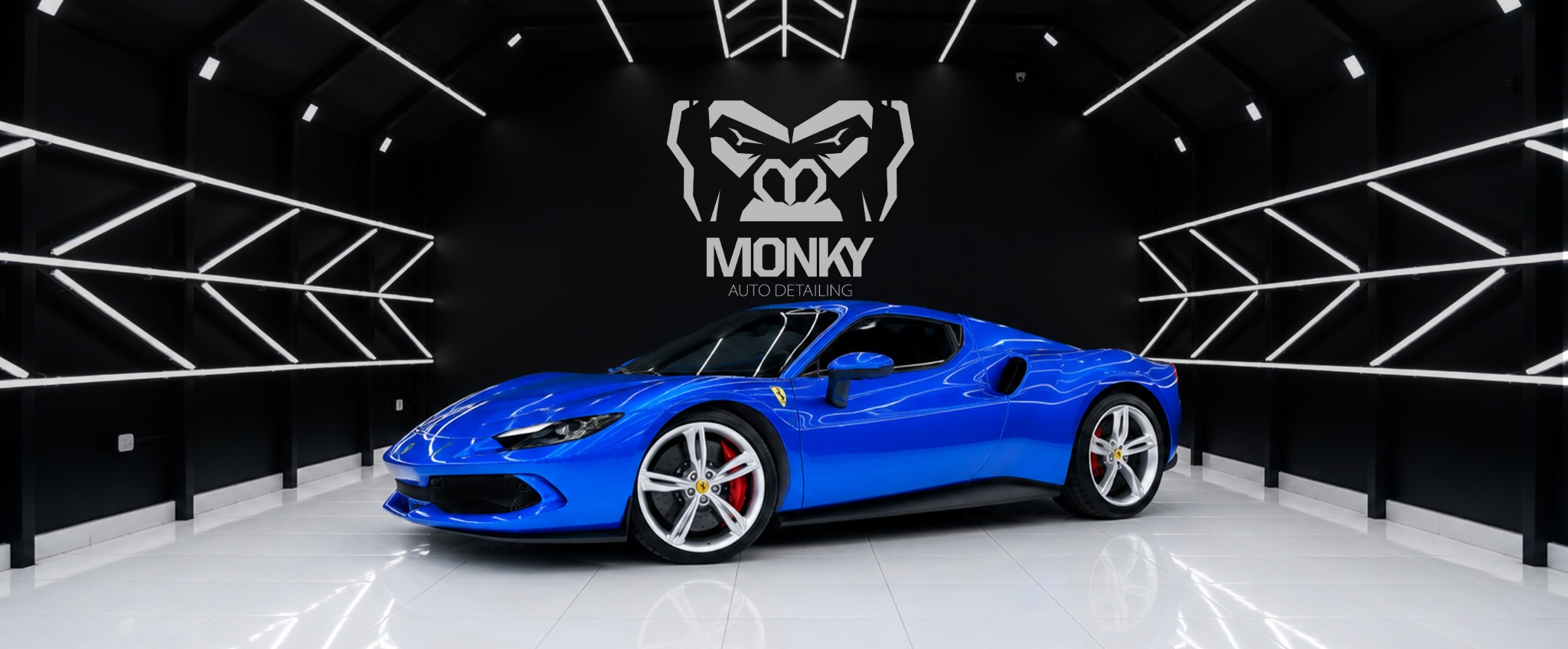 Ferrari azul con tratamiento cerámico: acabado brillante